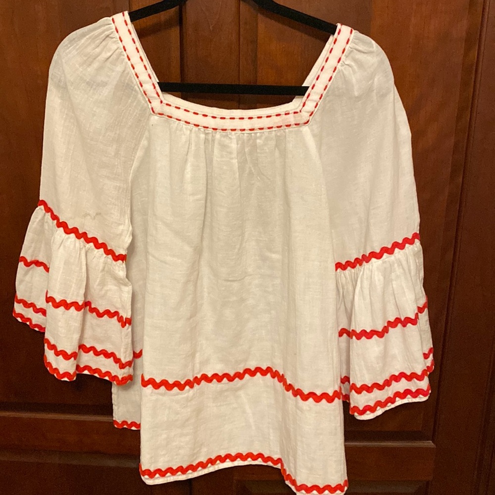 Boutique top size medium